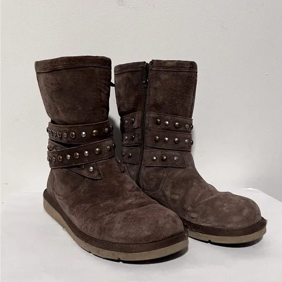 UGG Boots - Picture 2 of 16